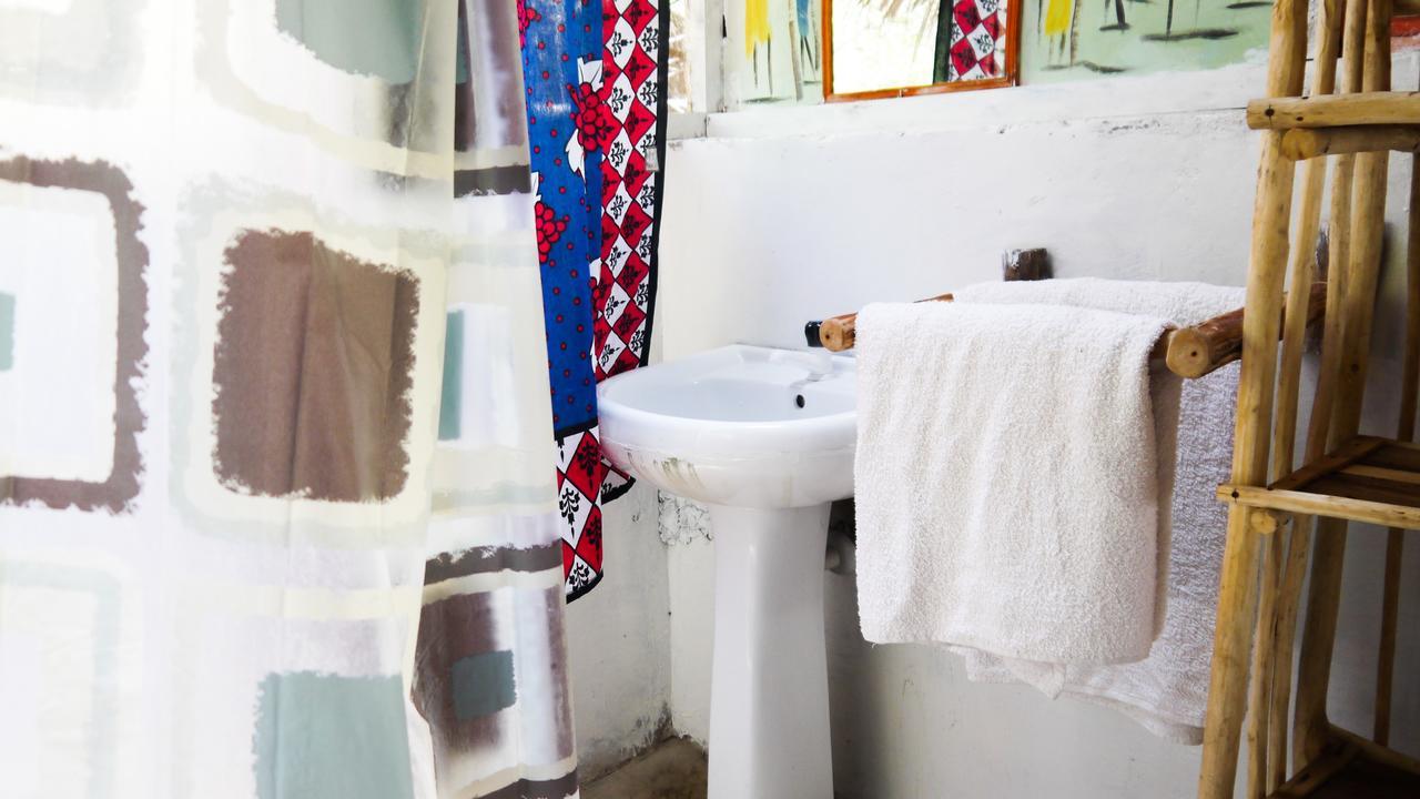 Soul Breeze Backpackers Diani Hostel Diani Beach Exterior foto